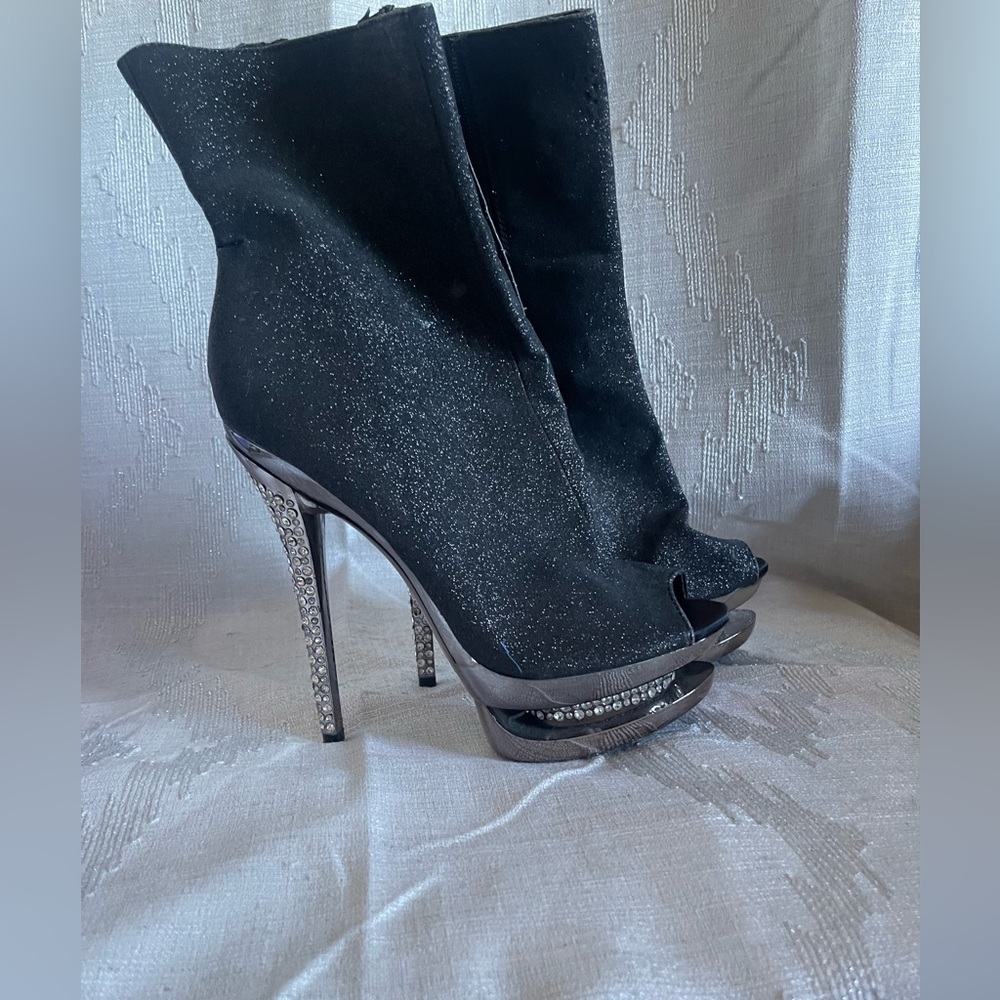 Beautiful rhinestones heel